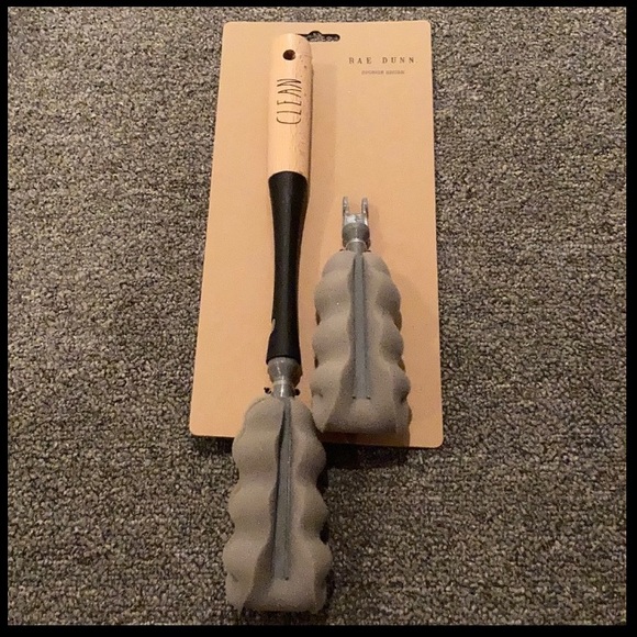 Rae Dunn Other - 😘 NWT Rae Dunn Sponge Brush with Replacement Head